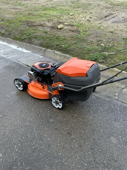 Masina de tuns iarba husqvarna autopropulsanta