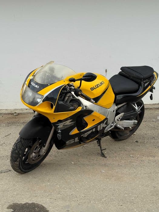 DEZMEMBREZ Suzuki GSX-R 600 SRAD 1997-2000 Carene Motor Far