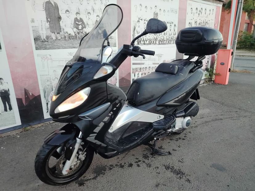 Malaguti Madison Black Rider