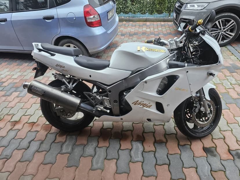 Vând Kawasaki Nija 97  si scuter peugas de 49  din Germania