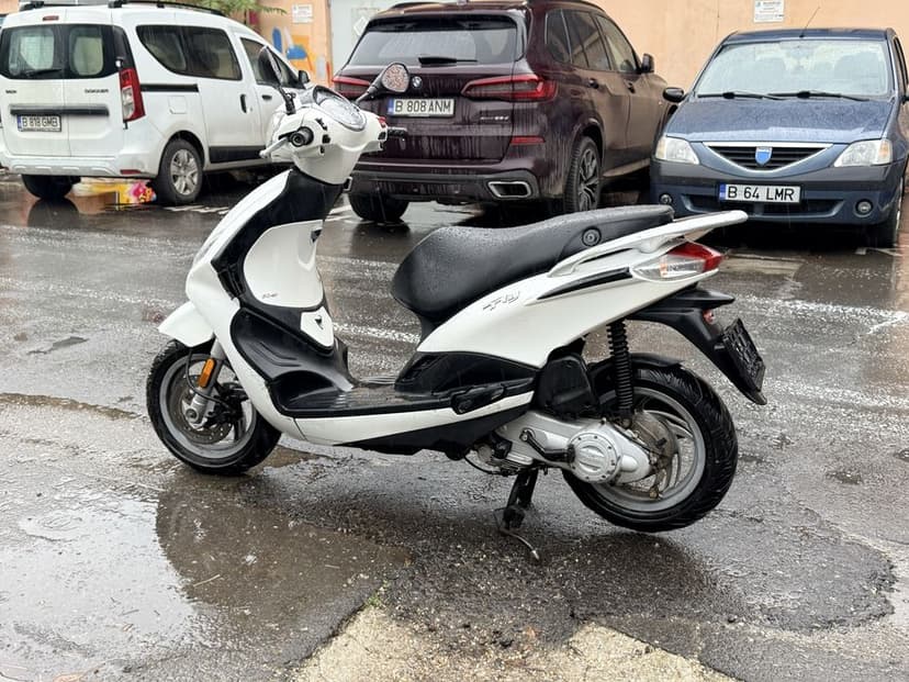 Piaggio New Fly - 25km/h - FARA PERMIS