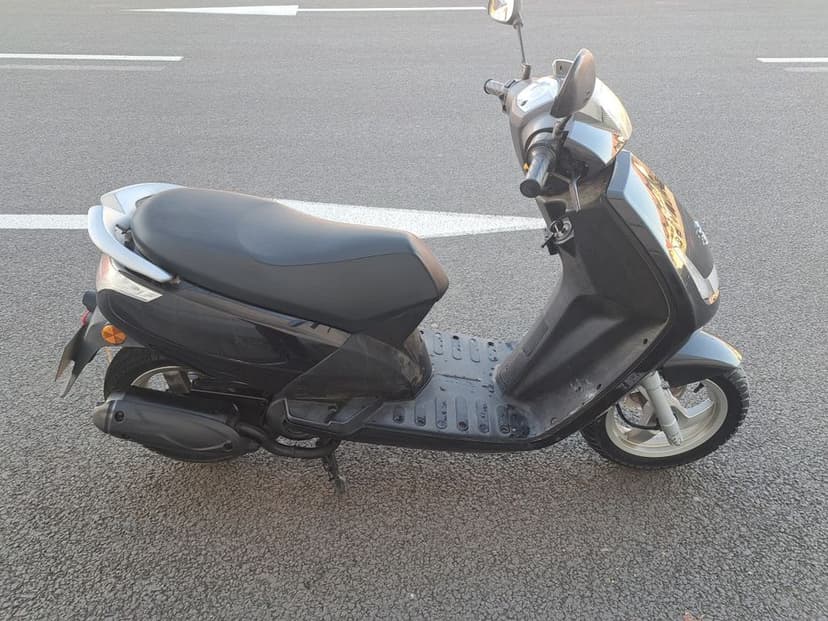 Scuter Peugeot Vivacity 3,  2T, 50cm3. Carte+talon