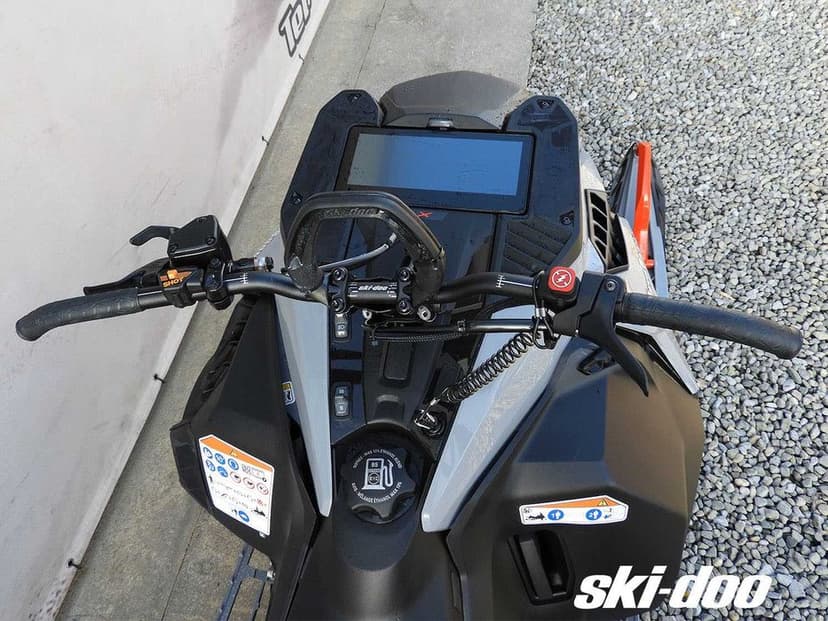 Snowmobil Ski-Doo Summit X 850 E-TEC SHOT Touchscreen 154 2026 Second