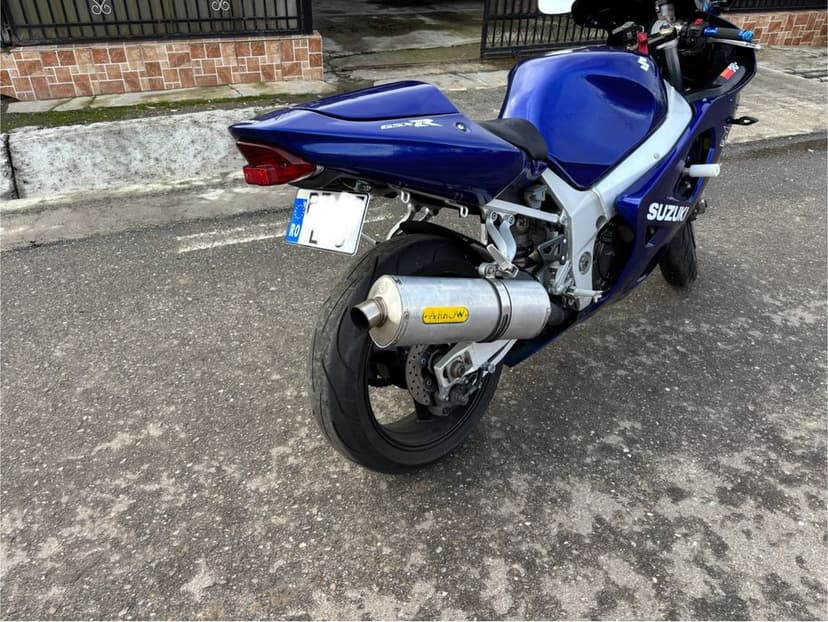 Vand sau schimb  suzuki gsxr 600