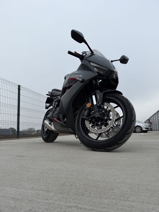 Honda CBR650R 2024 E-Clutch