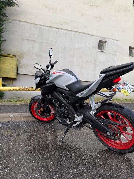 Motocicleta Yamaha MT125