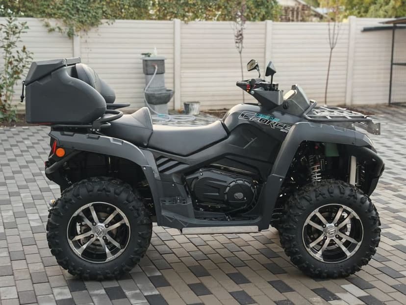 Proprietar! ATV CForce 820 Le Stare perfecta! 1.700 Km