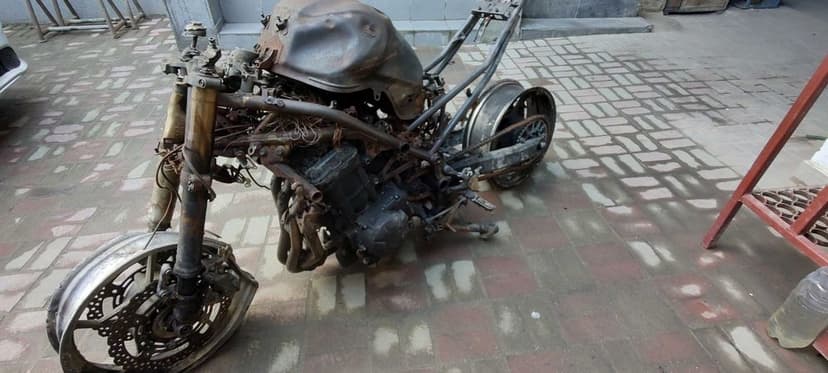 Kawasaki Z900, 2024, si Z900 2022, inmatriculata, daune de Incendiu