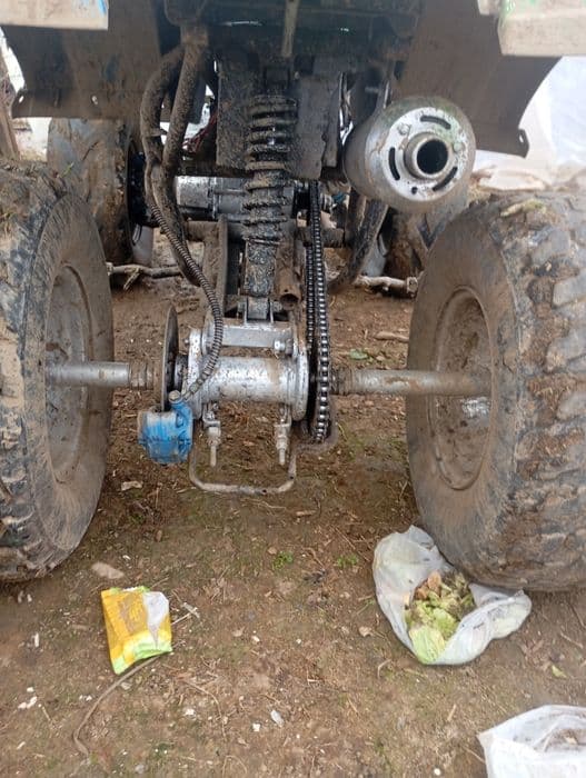 Vând sau schimb ATV Hummer