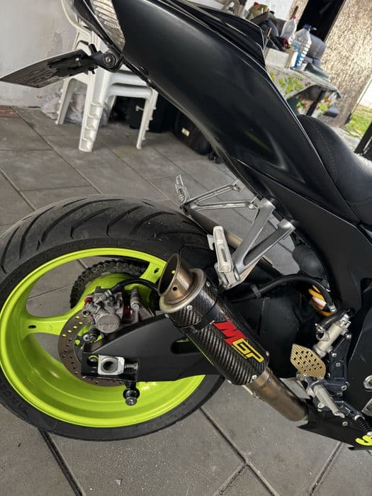 Suzuki GSXR 600 K7(nu r6, zx6r)