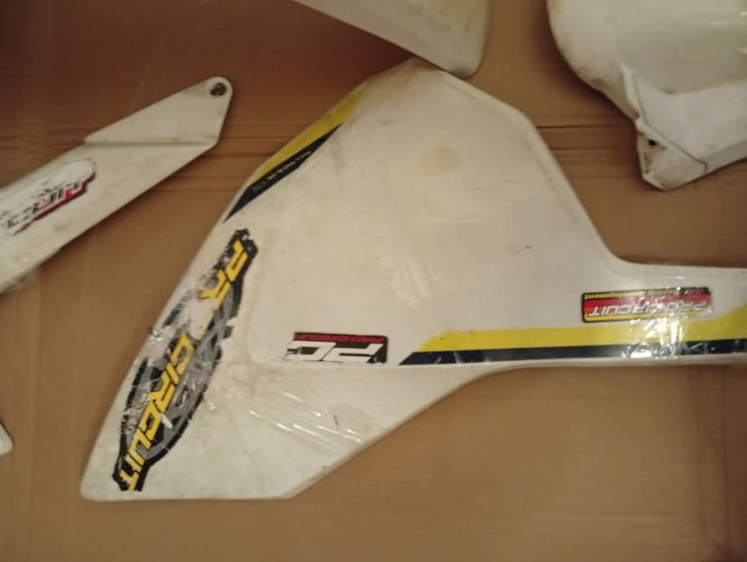 Carenaj cross Husqvarna nu știu ce model