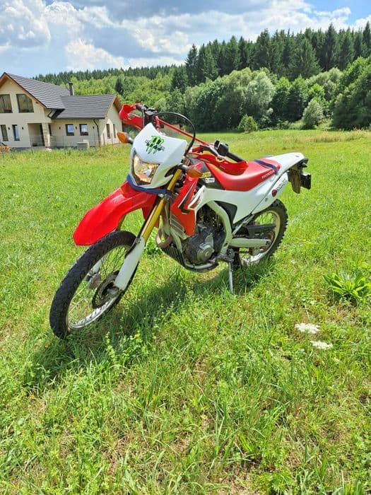 Vând Honda crf 250l înmatriculată