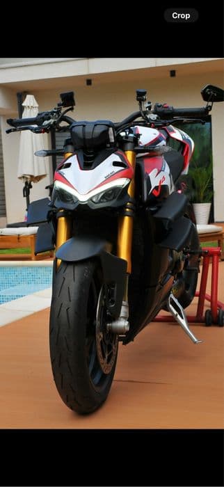Ducati Streetfighter V4s