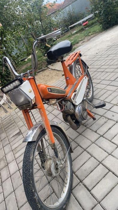 Vînd moped motobecane