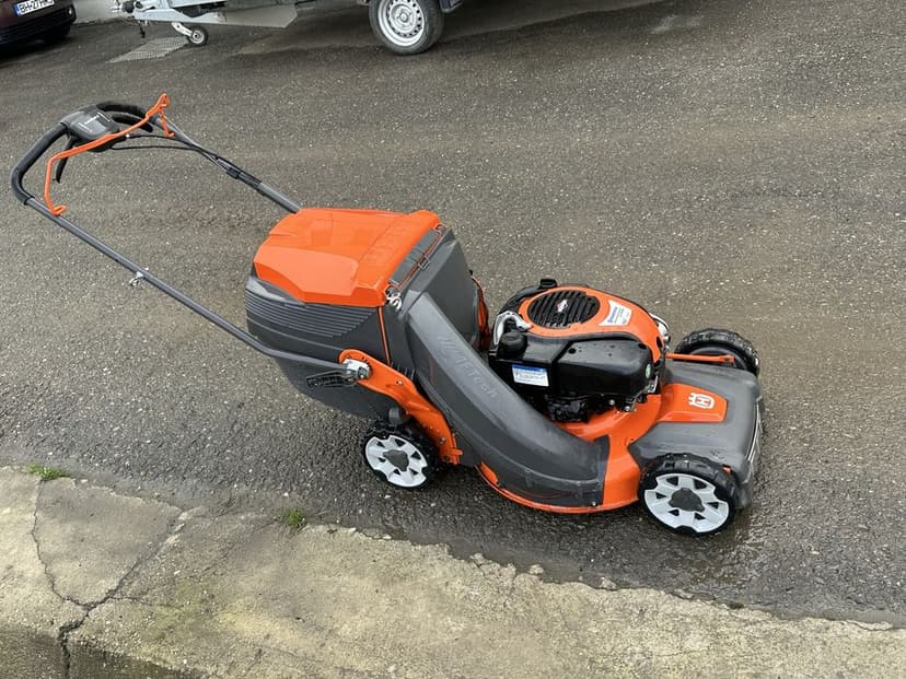 Masina de tuns iarba husqvarna autopropulsanta