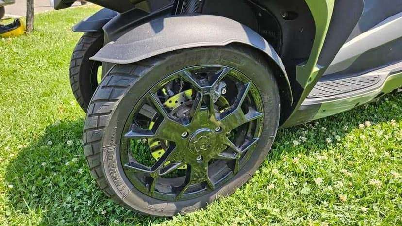 Triciclu Piaggio Quadro QV3 (3 roti), carnet categoria B