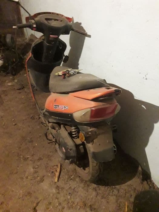 Scuter în patru timpi