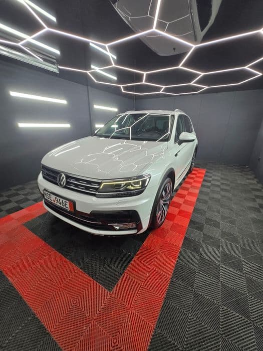 VW Tiguan R-Line 4Motion