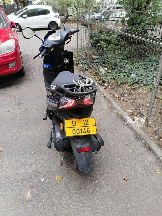 4500 lei negociabil scuter 50cc se poate pilota cu permis cat AM sau B