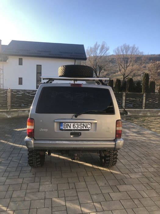 Cherokee 2.5 an 2000