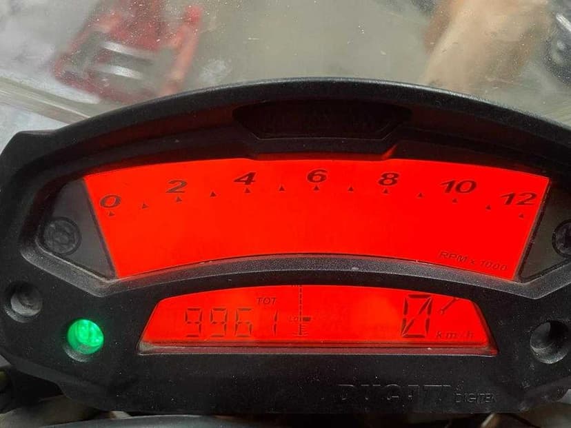 Ducati Monster 2011 - numai 9.900 km - import Canada