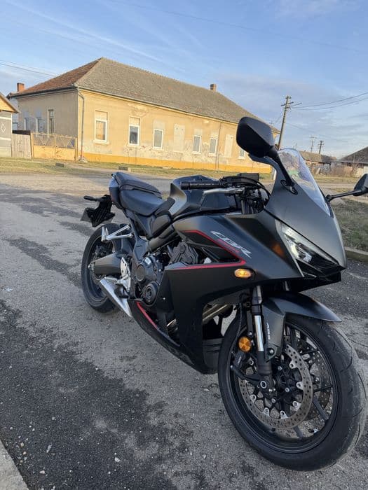 Vand honda cbr650r limitat A2