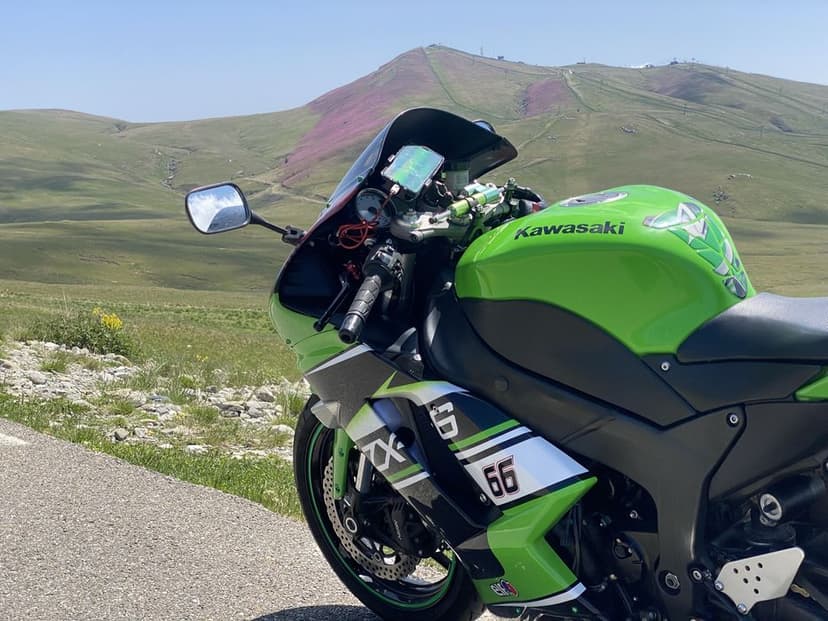 Kawasaki zx6RR.