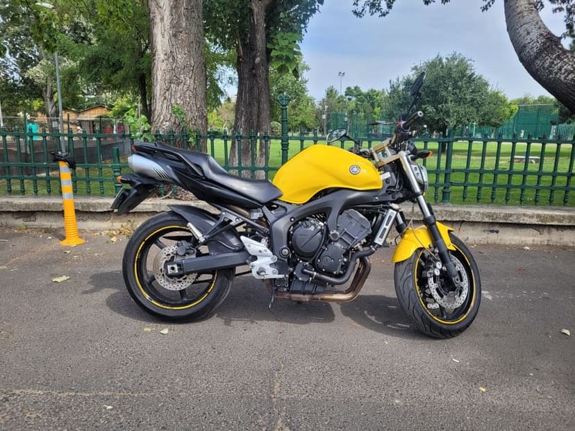 Motocicleta Yamaha FZ6 S2 naked, 600cm