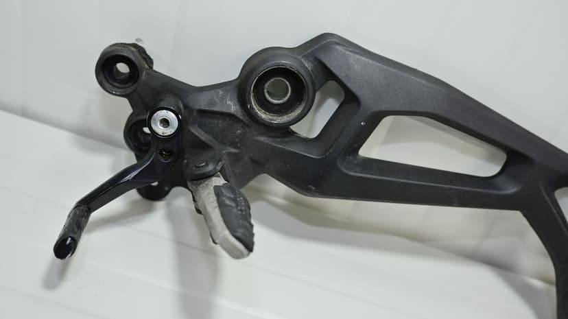 Ducati Monster 937 2021 2025 Suport scarita stanga cu pedala