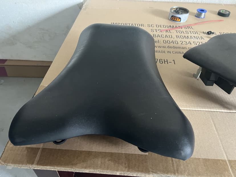 Sei Yamaha FZ8 originale din piele - sa Rider + sa Pasager