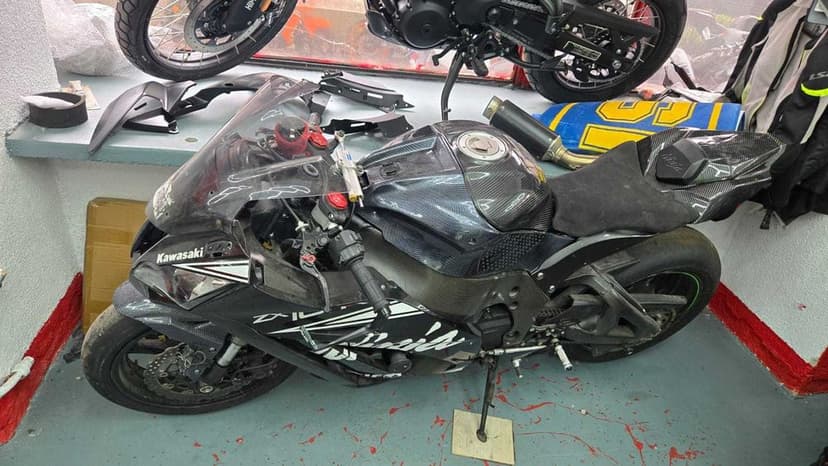 Kawasaki Ninja ZX-10R 998 cmc, 2015, înmatriculată RO, gri – 8.900 €