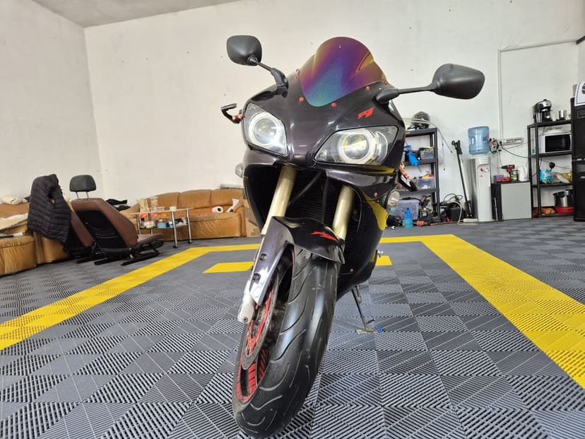 Vând sau schimb Yamaha R1 Race