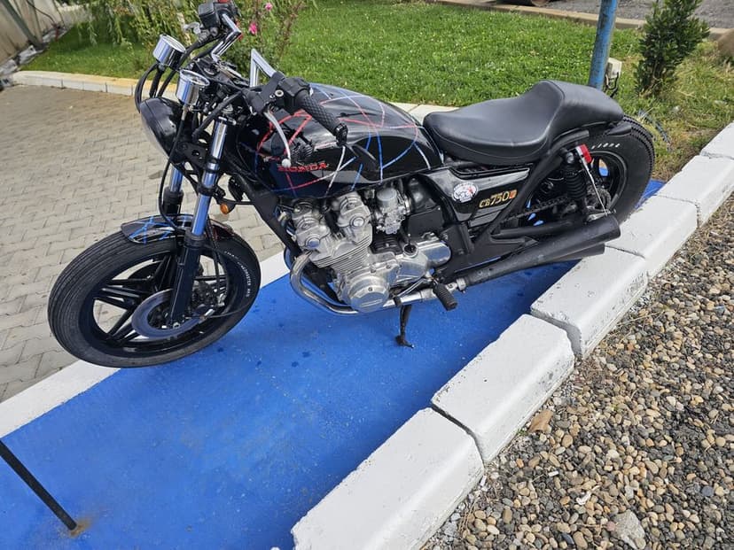 Honda cb750 bobber