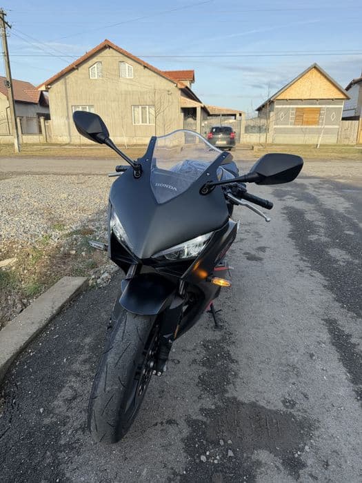Vand honda cbr650r limitat A2