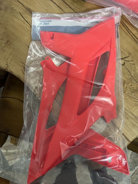 Vând carene BETA RR POLISPORT noi, sigilate