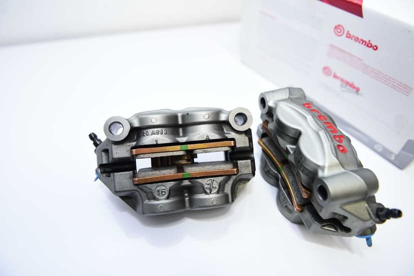 Ducati Monster 1200 S 2019  far furca Ohlins Termignoni  roata piese