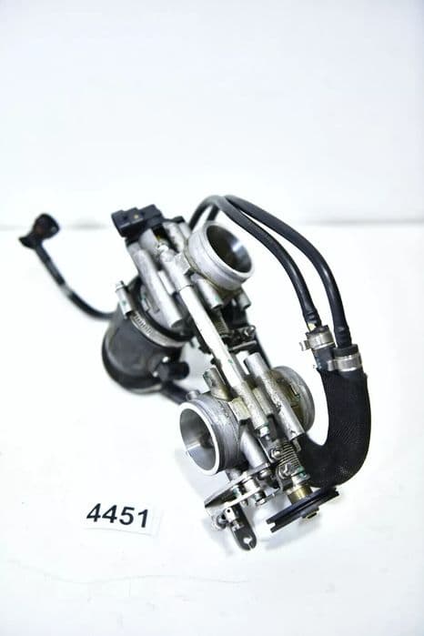 Rampa de injectie DUCATI MONSTER 696 28220843A