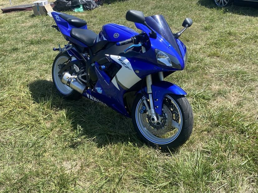 Vand motocicleta vand Yamaha R1