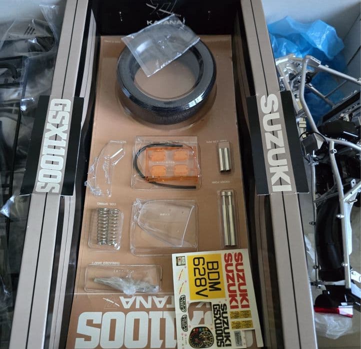 Macheta 1:6 - Tamiya Motocicleta Suzuki GSX1100S 1982 (Model Kit)