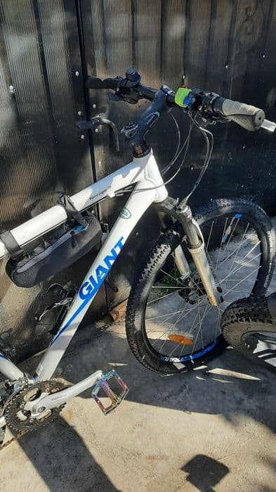 Se vinde ambele dar și separat.GIANT 650.ENGUIE 850