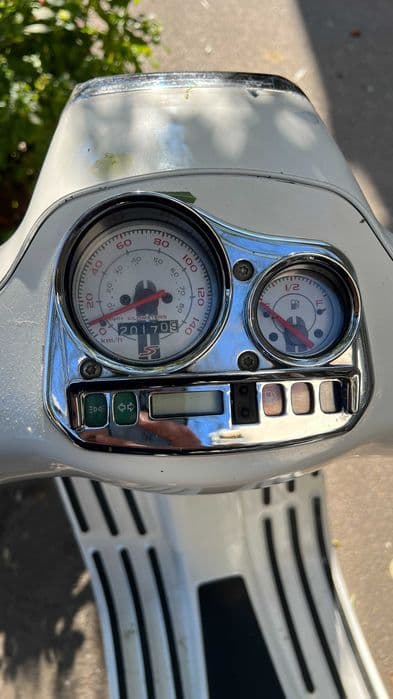 Vespa S 125 – 2008 – Albă – 20.000 km – Înmatriculată RO, stare buna