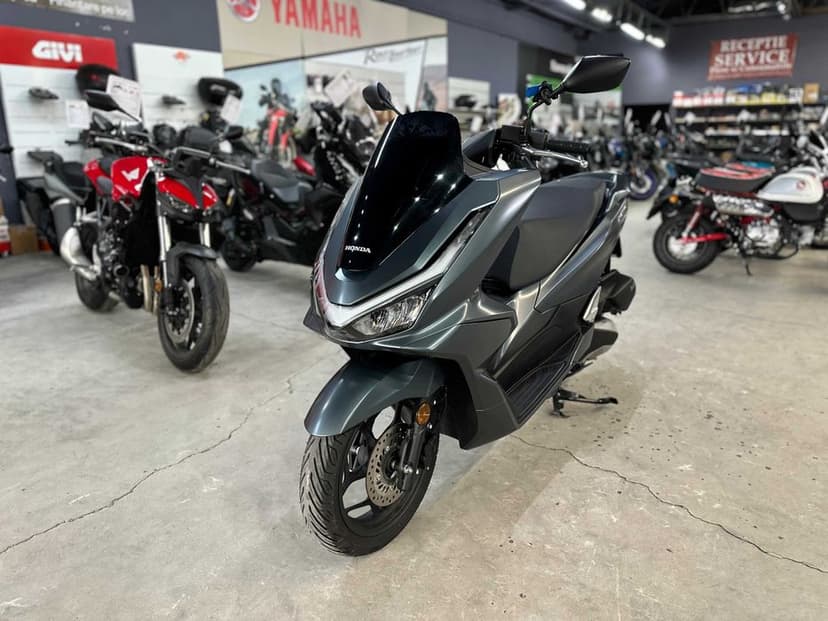 Honda PCX 125 2025 cat B 125, DEMO 1265 km - Honda Constanta