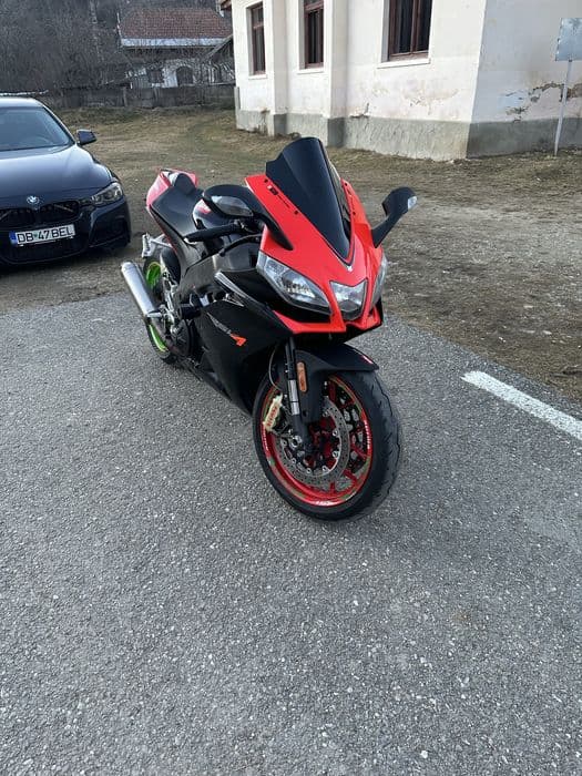 Aprilia rsv4 1000
