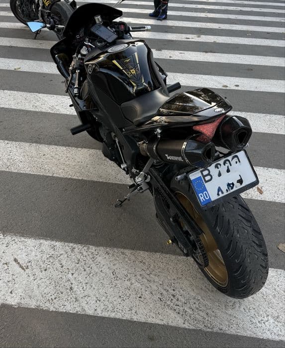 Yamaha R1 Big Bang 2009 - quickshifter, evacuare Akrapovic