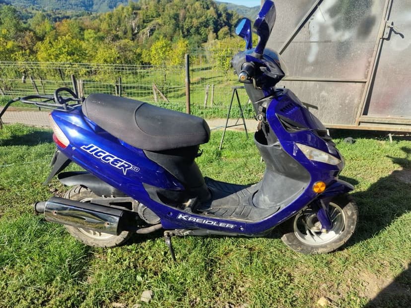 Vând Scuter sau schimb cu Atv