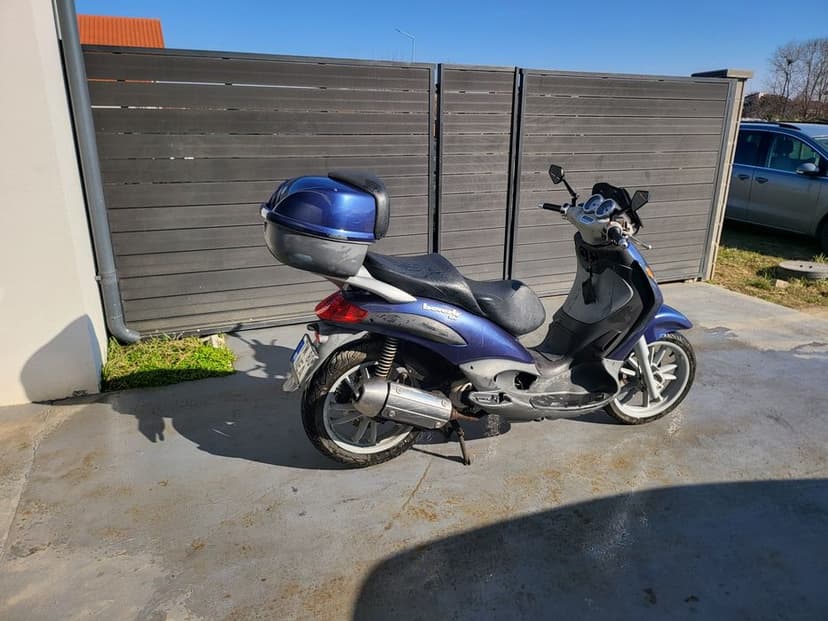 Piaggio Beverly 200 , citiți toata descrierea.