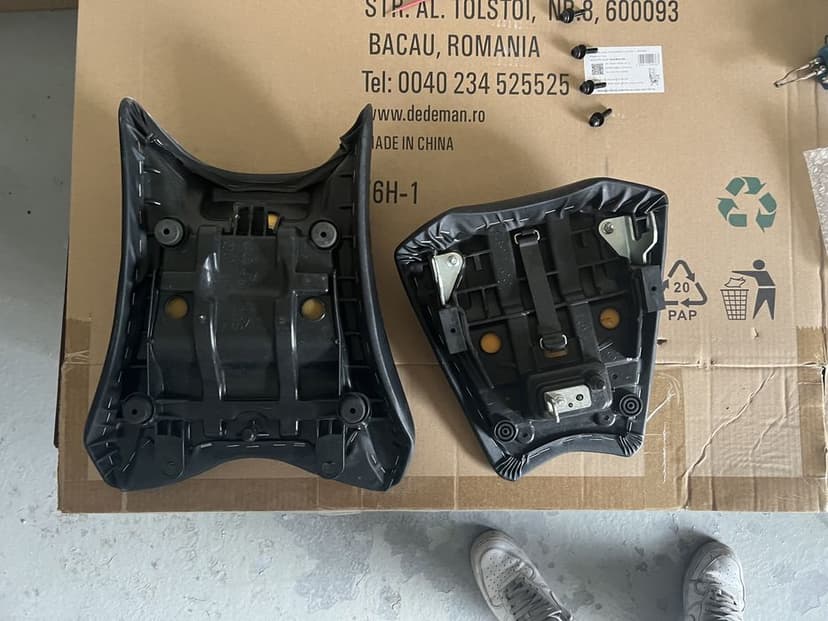 Sei Yamaha FZ8 originale din piele - sa Rider + sa Pasager