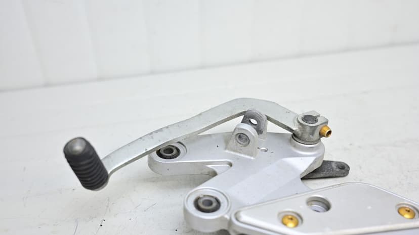 Suport Scarita Fata dreapta Cu Pedala frana Yamaha FZ6 2004 - 2009