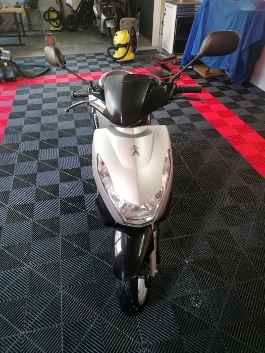 Vând  scuter Explorer, Generic, Peugeot Kisbee injecție 49cc detin CI