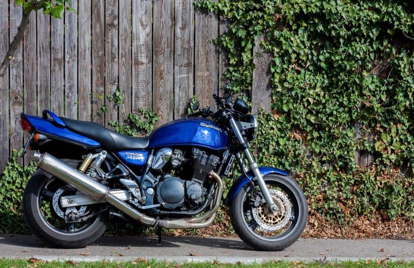 Suzuki GSX 750 Inazuma AE